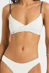 Amira Crop