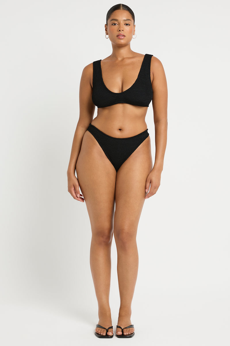Curve Scout Crop in Black - Amanda Front