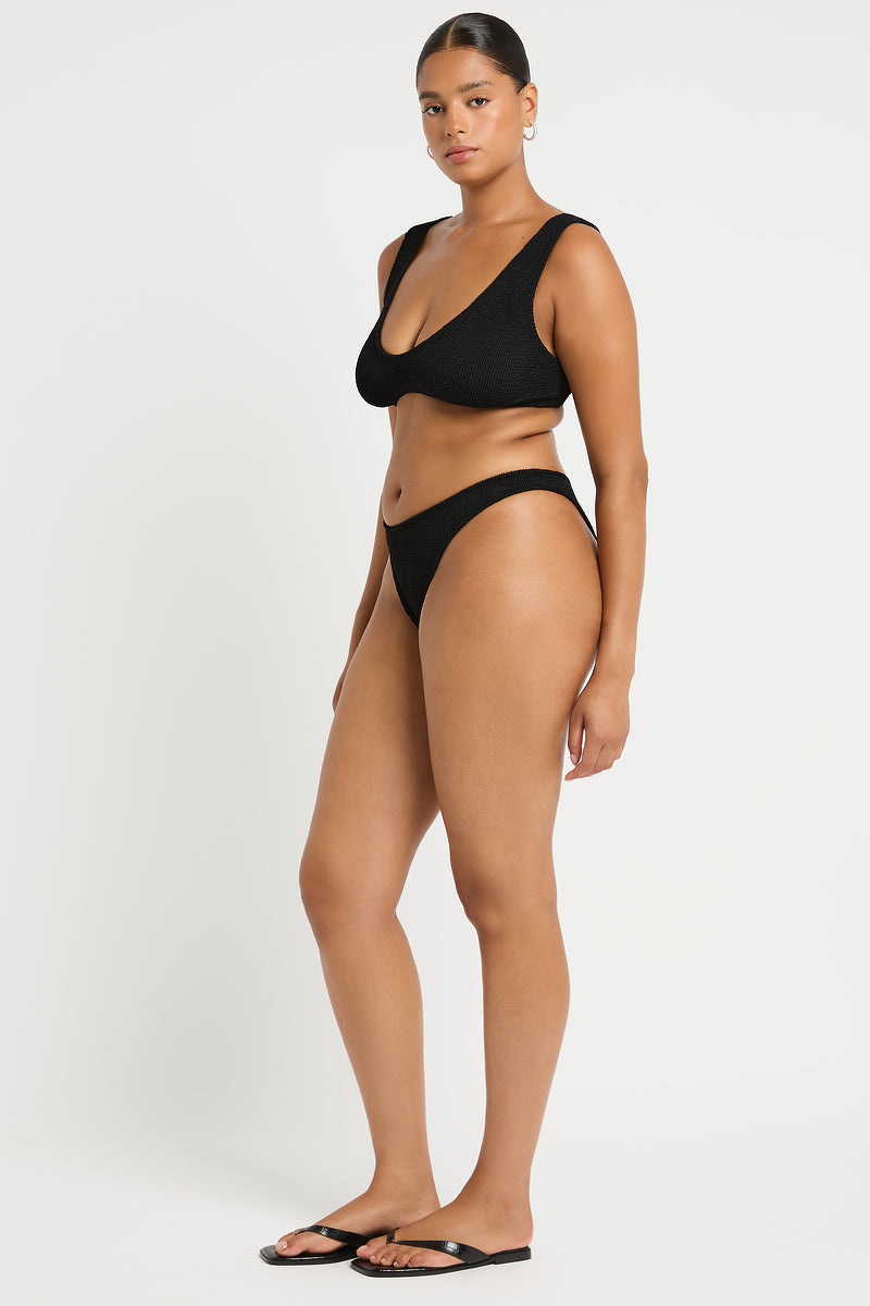 Curve Scout Crop in Black - Amanda Side