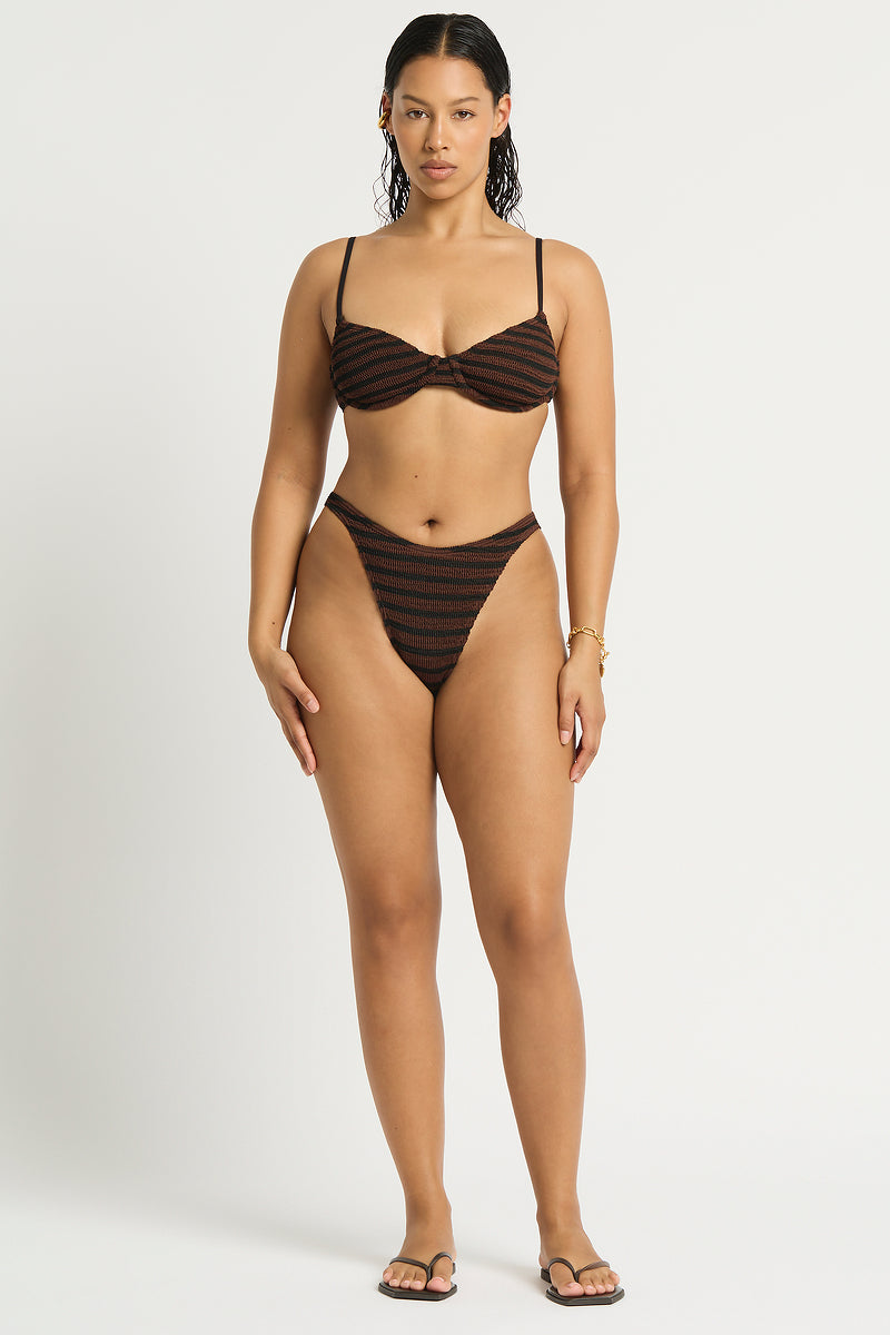 Scene Brief in  | bond-eye swim