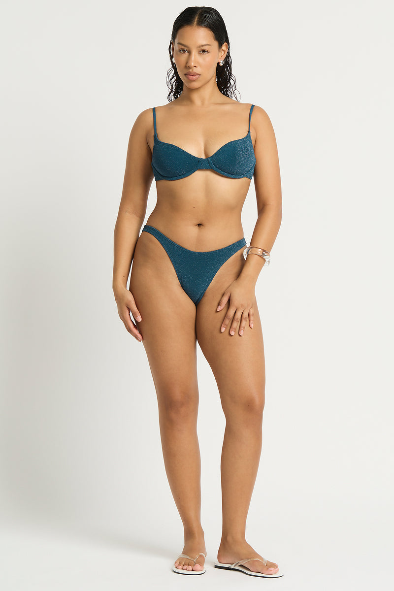 Scene Brief in  | bond-eye swim