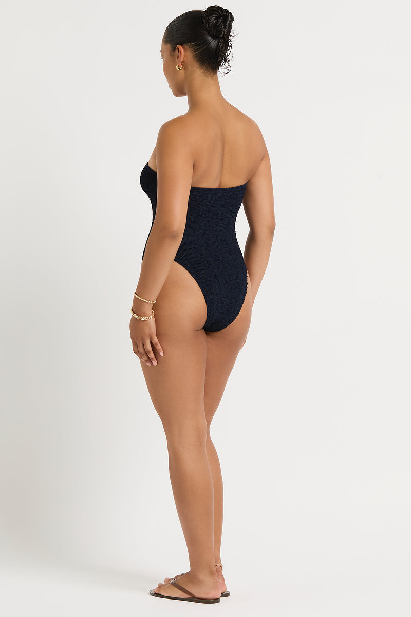 Lark One Piece